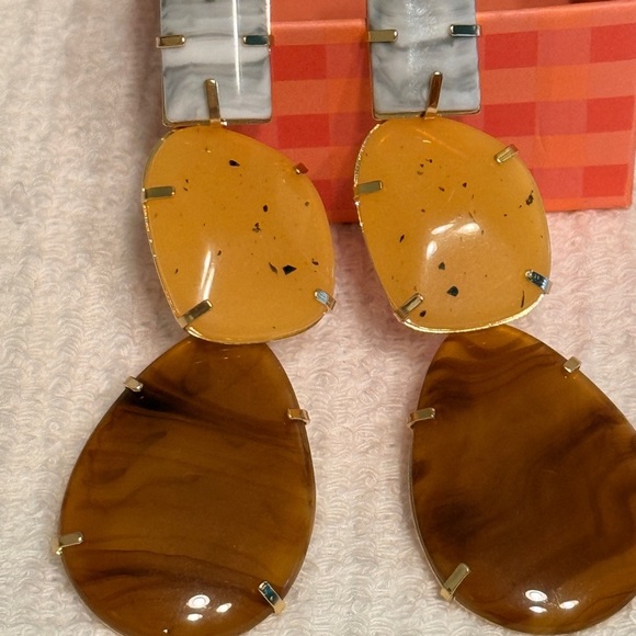 Elegant Gold and Brown Dangle Earrings - Picture 2 of 13